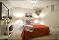 a bed room with a neatly made bed and two lamps