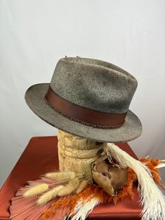 Handmade Formal Hat With Curved Brim, Formal Handmade Hat With Curved Brim, Elegant Handmade Fedora With Short Brim, Elegant Handmade Short Brim Fedora, Handmade Formal Hats, Handmade Fitted Hats For Formal Occasions, Adjustable Vintage Felt Hat For Fall, Handmade Fitted Formal Hats, Formal Fitted Handmade Hats