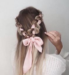 Simple wedding bun
Quick & Easy bun hairstyle for wedding - bollo de boda Hair Ribbons Hairstyles, Scrunchies Aesthetic, Valentines Hairstyles, Aesthetic Hairstyles, Ribbon Braids, Ribbon Hairstyle, Peinados Fáciles Para Cabello Corto, Hair Ribbon, Penteado Cabelo Curto