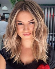 Mid Haircuts, Wavy Haircuts, Midlength Haircuts, Shoulder Length Hair Cuts, Brown Blonde Hair, Mid Length Hair