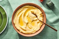 17 Thanksgiving Recipes That Are Ready in an Hour or Less Buttery Mashed Potatoes, Creamed Potatoes, Mashed Potato Recipes, Anthony Bourdain, Thanksgiving Sides, Potatoes Recipe, Classic Food, Potato Recipes