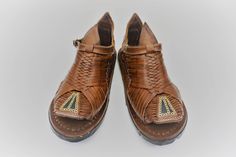 "DESCRIPTION: HUARACHES TAMAZULA PUNTA VERDE VINTAGE STYLE MEXICAN SANDALS  CONVERTION CHART MEN USA - MEX SIZE:SIZE AVALAIBLE: VARIOUS SIZES   (see our available sizes in above of our main ad)  CHART MEN USA - MEX SIZES:USA 5 -5.5 (MEX 23),USA 6 -6.5 (MEX 24),USA 7 -7.5 (MEX 25), USA 8 - 8.5 (MEX 26), USA 9 - 9.5 (MEX 27), USA 10 - 10.5 (MEX 28), USA 11 - 11.5 (MEX 29), USA 12 - 12.5 (MEX 30), USA 13 -3.5 (MEX 31).    IMPORTANT: If you wear half size shoes, we recommend going down a half size, Traditional Hand Tooled Brown Huarache Sandals, Traditional Leather Woven Huaraches, Traditional Woven Leather Huaraches, Traditional Leather Huarache Sandals With Woven Sole, Traditional Brown Leather Huarache Sandals, Traditional Leather Huarache Sandals With Closed Toe, Traditional Leather Closed Toe Huarache Sandals, Traditional Leather Slip-on Huaraches, Traditional Hand Tooled Huaraches With Round Toe