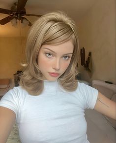 Dark Blonde Golden Hair, Blonde Woman Face Claim, Glam Hair, Workout Schedule, Leg Day, American Beauty, Aesthetic Hair, Hairstyles Haircuts