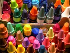 many different colored crayons are in a box