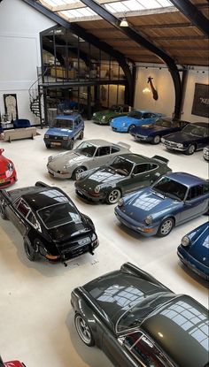 a bunch of cars are parked in a garage with no one around them or on the floor