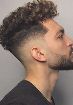 Curly Taper Fade, Mens Hairstyles Curly, Men's Curly Hairstyles, Trendy We Fryzurach, Curly Hair Fade, Curly Undercut, Mens Hairstyles Fade, Men Haircut Curly Hair, Taper Fade Haircut