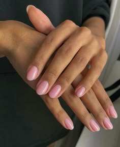 Short Pink Nails, Rounded Acrylic Nails, Kutek Disney, Unghie Sfumate, Baby Pink Nails, Pink Gel Nails, Light Pink Nails, Cute Gel Nails, Round Nails