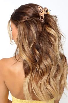 50 Stylish Claw Clip Hairstyles You Will Love Leopard Print Hair, Hair Clasp, Home Remedies For Hair, Hair Remedies, Hair Strand, Natural Hair Growth, Hair Claw, Hair Lengths