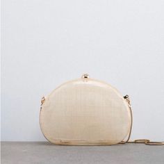 Transparent Box Bag Natural Chic Summer Formal Bags, Elegant Crossbody Box Bag For Summer, Elegant Summer Crossbody Box Bag, Elegant Zara Shoulder Bag With Detachable Handle, Elegant Summer Evening Box Bag, Elegant Zara Shoulder Bag With Gold-tone Hardware, Elegant Zara Bags With Gold-tone Hardware, Zara Bags For Summer Parties, Formal Bags With Removable Pouch For Summer