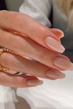 Acerbic Nails, Spring Day Date Outfit, Medium Nude Nails, Call Nails 2023, Sqoavle Nails, Nude Classy Nails, Acrylic Nails Minimalist, Pretty Nude Nail Designs, Simple Chic Nails