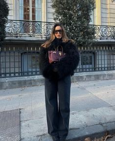 Fall Party Outfit, Faux Fur Coats Outfit, Nyc Winter Outfits, Outfits Paris, Black Fur Coat, Successful Woman, 2024 Aesthetic, Nyc Outfits, Winter Girl