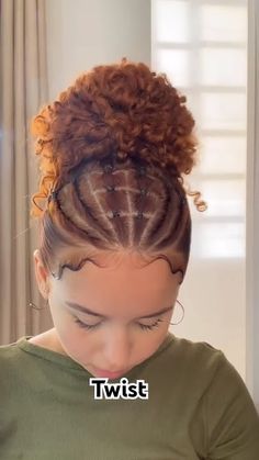 Bun Hairstyle Tutorial, Twist Hairstyle, Flat Twist Hairstyles, Hairstyle Curly, Curly Bun Hairstyles, Curly Bun, Bun Hairstyle, Hairstyle Tutorial, Flat Twist