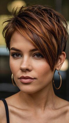 Covering Grey Roots, Short Choppy Haircuts, Boho Waves, Funky Short Hair, Grey Roots, Hair Color Crazy, Perfect Hairstyle, Short Sassy Hair, Fall Hair Trends