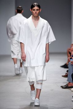 White Kimono Male, J. Junaid Jamshed, White Tunic Shirt, Menswear 2020, Yoga Pants Men, Iranian Women Fashion, Fashion Inspiration Board, Personal Style Inspiration