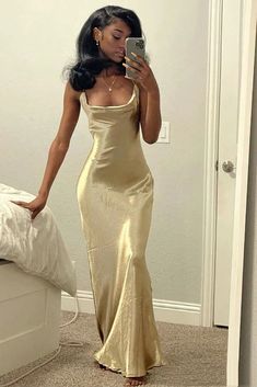 Simple Gold Mermaid Prom Dress Simple Black Dress Prom, Prom Dresses Gold And Black, Satin Dress Black Women, Drop Waist Prom Dress, Elegant Birthday Outfit, Gold Dress Aesthetic, Gold Mermaid Prom Dress, Golden Prom Dress, Gold Prom Dresses Long