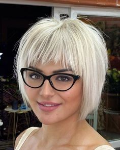 Short Hair With Bangs Ideas, Blonde Bob With Bangs, Bangs And Glasses, Short Textured Hair, Bangs Ideas, Short Haircuts With Bangs, Choppy Bob Hairstyles, Hair With Bangs