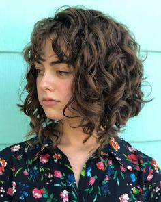 Elegant Rezo Bob Cut Carre Haircut, Rezo Cut, Really Curly Hair, Dunner Wordend Haar, Natural Curly Hair Cuts, Different Curls, Large Curls, Curly Hair Photos, Thick Curly Hair