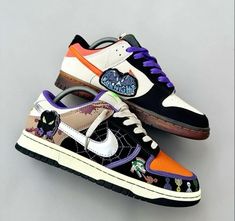 Halloween Dunks, Dunks Aesthetic, Custom Dunks, Shoe Essentials, Shoes Wishlist, Adidas White Shoes, Nike Original, Air Jordans Women, Trendy Shoes Sneakers