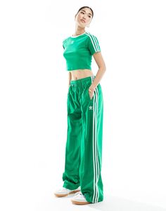 Green Adidas Tracksuit, Green Adidas Pants, Fashion For Tall Women, Adidas Products, Adidas Firebird, Looks Adidas, Adidas Hose, Pentathlon, Adidas Branding