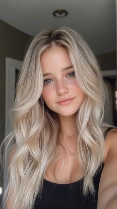 Hair With Dark Underneath, Blond Beach Waves, Blonde Hair With Dark Underneath, Hairstyle For Summer, Cool Blonde Tone, Green Eyes Hair, Shade Of Blonde, Blonde Hair Inspo