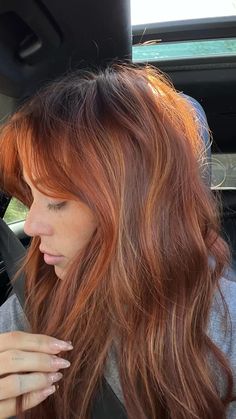 Light Orange Highlights In Brown Hair, Ginger Highlights In Brown Hair Balayage, Ginger Brunette Hair Highlights, Dark Hair To Copper, Brown Roots Ginger Hair, Cowgirl Copper Hair With Dark Roots, Copper Hair On Brown Hair, Ginger With Brown Roots, Copper Streaks In Brown Hair