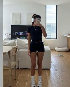 Gym Outfit Leg Day, Gym Female Outfit, Bike Shorts Gym Outfit, Workout Asethic Women, Active Romper Outfit, Cold Gym Outfits, Running Shorts Outfit Summer, Athlete Body Goals