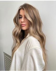 Brown Hair Inspo, Bronde Hair, Brunette Hair With Highlights, Dirty Blonde Hair, Dark Blonde Hair, Brown Blonde Hair