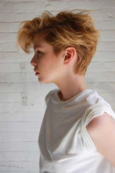 Tendencias de peinado corto para probar en 2018 2016 Hair Trends, Longer Pixie Haircut, Stella Maxwell, Short Hair Trends, Short Hair Color, Cut My Hair