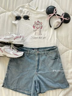 Theme Park Aesthetic Outfit, Disney World Themed Outfits, Disney Clothes Aesthetic, Disney Outfits Skirt, Disney Vintage Outfits, Girly Disney Outfits, Couple Disney Bound, Winnie The Pooh Disney Outfits, Disney Theme Outfits