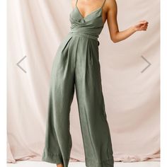 Bnwt Selfie Leslie Jumpsuit In Size Xs Olive Colour Sage Jumpsuit, Bridesmaids Jumpsuits, Pinstripe Jumpsuit, Jumpsuit Outfits, Selfie Leslie, Summer Dresses For Wedding Guest, Paris Mode, Jumpsuit Outfit, Jumpsuit Summer