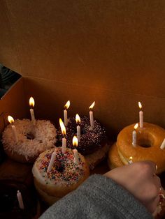 Sparkly Cake, Chocolate Covered Strawberries Bouquet, Birthday Coffee, 사진 촬영 포즈, Birthday Surprise Party, Cake Donuts, Candle Cake, 20th Birthday