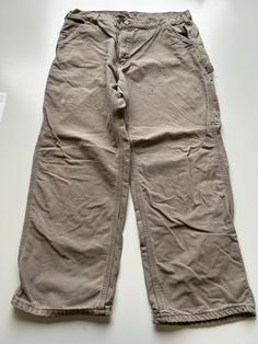 Mens Carhartt Baggy Carpenter Workwear Trouser / Pants 1990s vintage  Baggy Fit  Zip Fly  Light Brown Waist 35 inch Leg Length 28 inch **Sizes are exact measurement of the jean and may differ from the tag size** Please note due to the nature of these being workwear jeans there will be cool signs of fraying / paint and fading marks. All adding to the character of the piece** Item in great workwear condition overall Pantalon Carhartt, Mens Carhartt, Workwear Jeans, Workwear Trousers, Trouser Pants, Baggy Fits, Light Brown, Mens Jeans, Work Wear