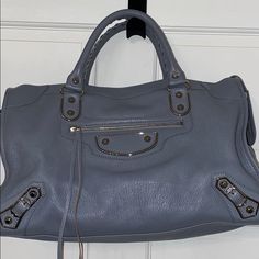 Balenciaga Tote Nwot Designer Gray Shoulder Bag With Gold-tone Hardware, Designer Gray Bag With Branded Hardware, Balenciaga Purse, Bags Balenciaga, Balenciaga Tote, Black Balenciaga, Valentino Handbags, Balenciaga Handbags, Balenciaga Logo