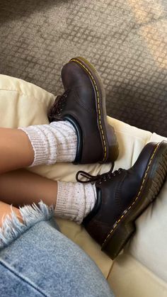 Brown Oxfords Outfit, Brown Oxford Shoes Outfit, Brown Doc Martens Outfit, Brown Loafers Outfit Women, Aesthetic Doc Martens, Doc Martens Oxfords, Doc Martens Aesthetic, Doc Martens Outfit Summer, Doc Martens Loafers