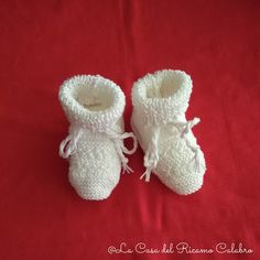 These delicious shoes are knitted and made of 100% cotton yarn and, of course, 100% handmade. They are a beautiful gift idea for a pregnancy announcement, baby shower or christening gift. Write to us for information. Comfortable Round Toe Booties As Gift, Knitted Booties With Round Toe For Gift, Knitted Round Toe Booties As Gift, White Crochet Casual Booties, Casual White Crochet Booties, Casual White Handmade Booties, Handmade Casual Booties As Gift, Comfortable Soft White Booties, Cute Yarn Booties As A Gift