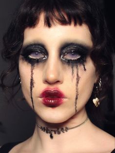 Plague Doctor Makeup Women, Vampire Makeup Inspiration, Ghost Inspired Makeup, Posessed Makeup, Creepy Makeup Looks Easy, Scary Eye Makeup, Insane Makeup Looks, Fake Tears Makeup, Gothic Fairy Makeup