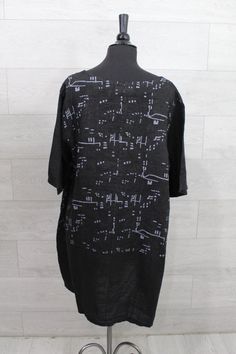 Please Note Final Sale Item Made In Italy 100% Linen Side Pocket Brand: Transparente Size 3(US 16 - 20) Black Relaxed Fit Tunic Dress, Black Relaxed Fit Tunic For Spring, Black Printed Tunic Dress, Black Fitted Summer Tunic, Black Fitted Casual Tunic, Fitted Black Casual Tunic, Planet Clothing, Wearable Art Clothing, Printed Tunic Dress