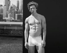 Calvin Klein Campaign, White Calvin Klein, Allen White, Jeremy Allen White, Corte De Cabelo Masculino, Pharrell Williams, New Face, Ad Campaign, Lionel Messi