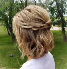 Classy Bob Half Updo with Chain Braids Wedding Hair Half, Up Dos For Medium Hair, Updos For Medium Length Hair, Short Wedding Hair, Wedding Hair Down, Penteado Cabelo Curto, Short Hair Updo, Wedding Hairstyles For Long Hair, Half Up Hair