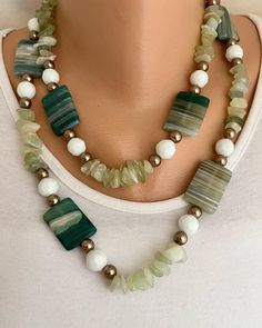 Beaded Necklace Ideas Handmade, Stone Necklace Designs, Mens Accessories Necklace, Semi Precious Stone Bracelet, Beads Craft Jewelry, Pretty Jewelry Necklaces, Chunky Bead Necklaces, Semiprecious Stone Jewelry