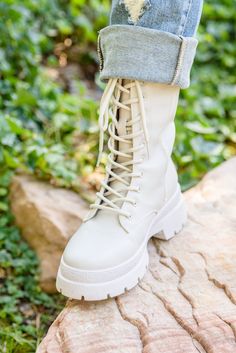 Make a statement for all your fashion friends to envy and frolic through the fallen autumn leaves in style with the Autumn Feels Combat Boots! This lace up style boot has a zipper closure on the side and pull tab at the back for easy on and off; All topping a chunky sole, in a creamy beige color. Slip these on for a fresh, CUTE fall addition to your look. Side zipper opening and pull tab for easy on and off PU leather 1" sole height Shaft (Starting at bottom of heel) 9.5" Keywords: Boots, White, Combat, Chunky