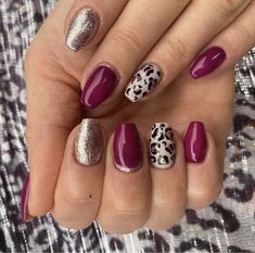 Fall Leopard Nails Ideas, Christmas Leopard Print Nails, Burgundy And Leopard Nails, Fall Animal Print Nails, Berry Nails Design, Fall Leopard Nails, Gel Powder Nails, Nail Art Designs Short