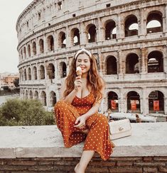 Italy Outfits Summer, Noelle Downing, Italy Travel Outfit, Travel Outfit Plane, Sport Woman Fitness, European Outfit, Summer Vacation Outfits, Italy Outfits