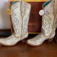 Beautiful Crystal And Glitter Inlay Boots By Corral. The Size Is 11m. Would Be Perfect For Fancy Events Like A Wedding Or Party. Western Glitter Boots With Round Toe, Glitter Cowboy Boots, Size 11 Heels, White Glitter, Backyard Wedding, Shoes Heels Boots, Cowboy Boots, Shoes Women Heels, A Wedding