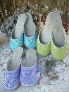 Beaded Slippers, Romance Fashion, Shoes Beaded, Lavender Sky, Bling Fashion, Athletic Sports, Have A Blessed Day, India Fashion, Slipper Shoes