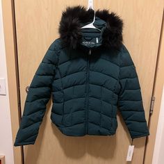 Nwt Calvin Klein Puffer Jacket Size Large Brand New With Tags The Color Is Like A Dark Teal Color Calvin Klein Puffer Jacket, Puffer Trench Coat, Beige Puffer, Dark Teal Color, Womens Black Coat, Long Puffer Jacket, Black Puffer Coat, Womens Quilted Jacket, Gold Jacket