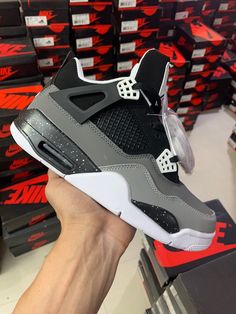 Cool Nike Shoes, Edgars Haircut, Nike Wallpapers, Pretty Sneakers, Cool Nike Wallpapers, Beige Suits, Jordan Shoes Girls, Jordan Shoes Retro, All Nike Shoes