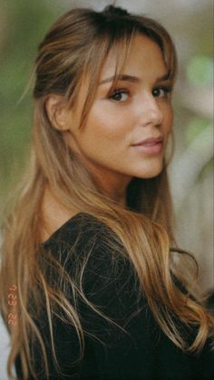 Old Money Hairstyles, Side Bangs Hairstyles, Hair Color And Cut, Long Hair Cuts, Brunette Hair, Layered Hair, Hair Dos, Gorgeous Hair