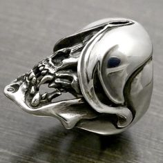 made by avatara skull creature silver ring made in JAPAN if you want other ring gauge please contact us. Unique Skull Ring Collectible, Unique Silver Skull Rings, Unique Collectible Skull Rings, Unique Hand Cast Skull Rings, Skull Ring With Polished Finish As Gift, Gift Skull Ring With Polished Finish, Skull Creature, Oct 31, Skull Ring