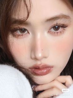 Beige Douyin Makeup, Japan Makeup Look, Kpop Idol Hair, Japan Makeup, Asian Makeup Looks, Faith And Hope, Makeup Face Charts, Ulzzang Makeup, Ethereal Makeup